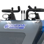 Logo RIPPA RS04 avec phares de travail sur mini chargeuse compacte