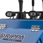 Logo RIPPA RS06 avec phares de travail sur mini chargeuse compacte