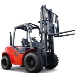 Chariot avec cabine et pneumatiques pour usage extérieur